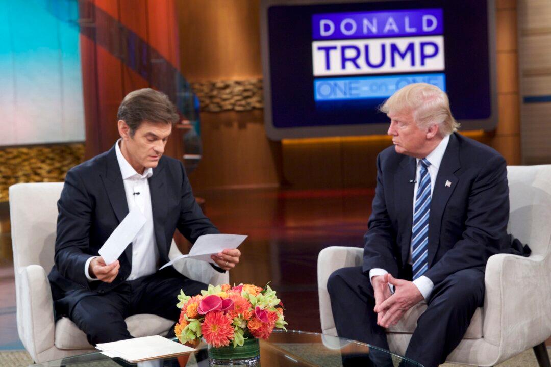 Trump Backs Mehmet Oz in Pennsylvania Rally