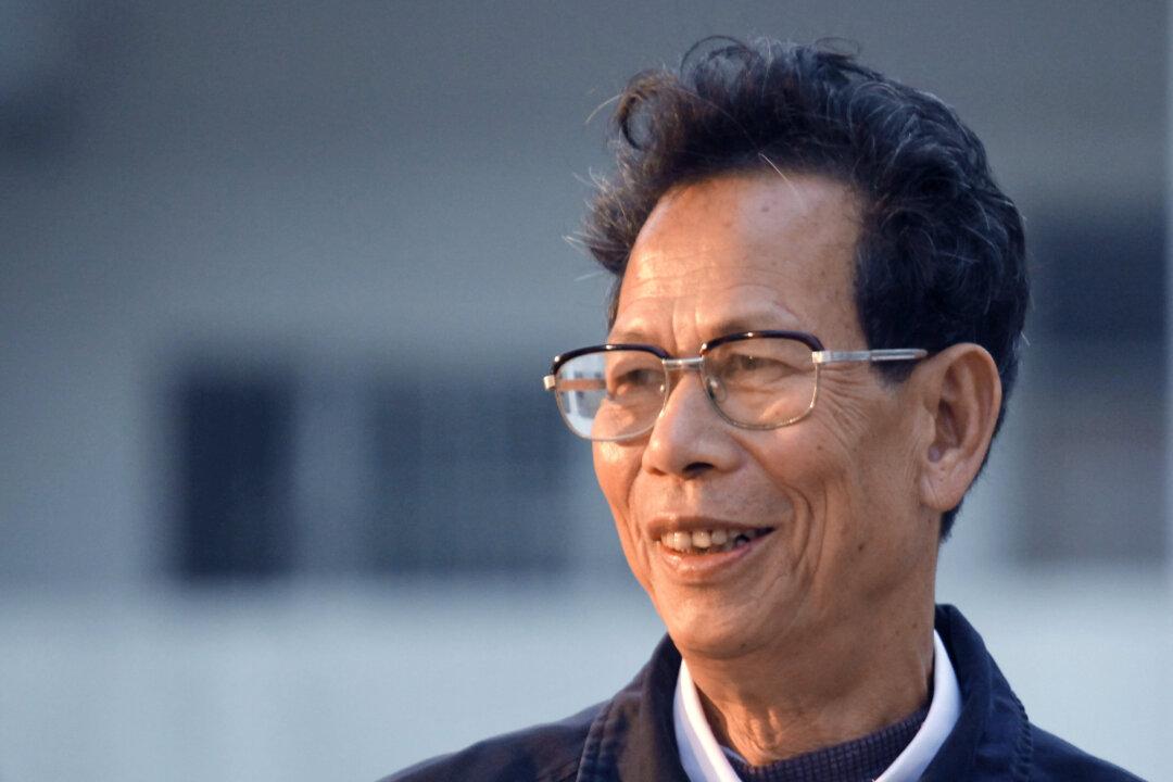 China Expels Journalists From Fishing Village Under Siege