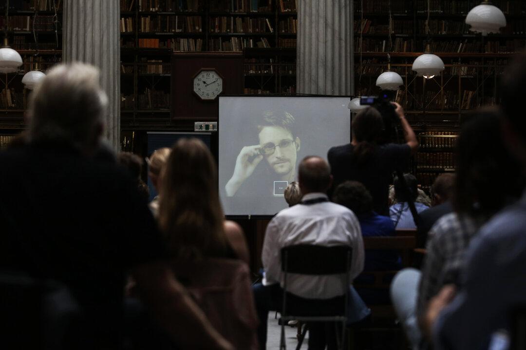 Snowden Says Will Vote in US Presidential Election