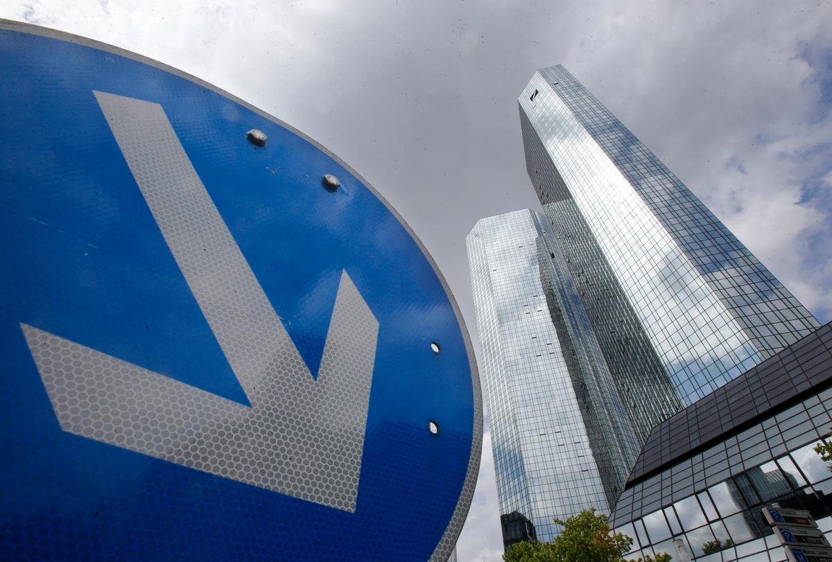 Shares of Deutsche Bank Plunge Amid US Legal Dispute