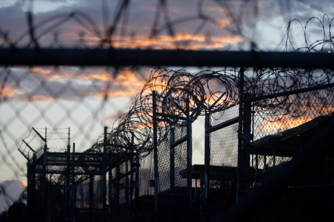 US Transfers Alleged Al-Qaeda Suspect From Guantanamo Bay to Saudi Arabia