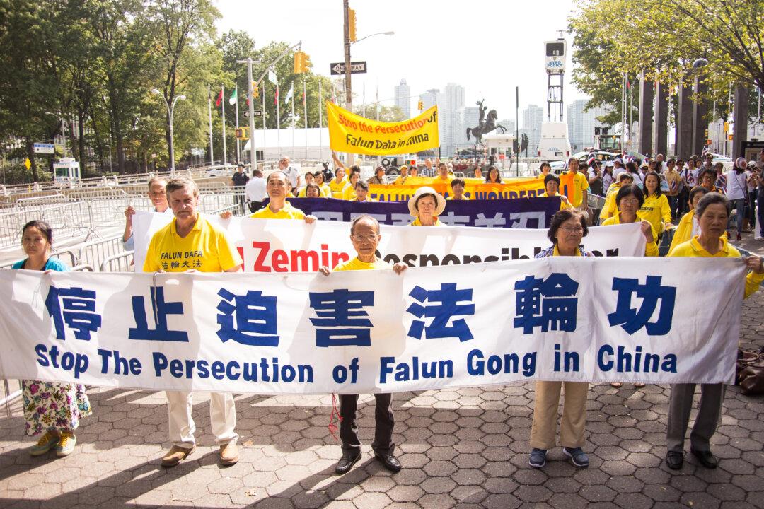 Demonstrators Bring Falun Gong Into Focus as Chinese Premier Visits New York