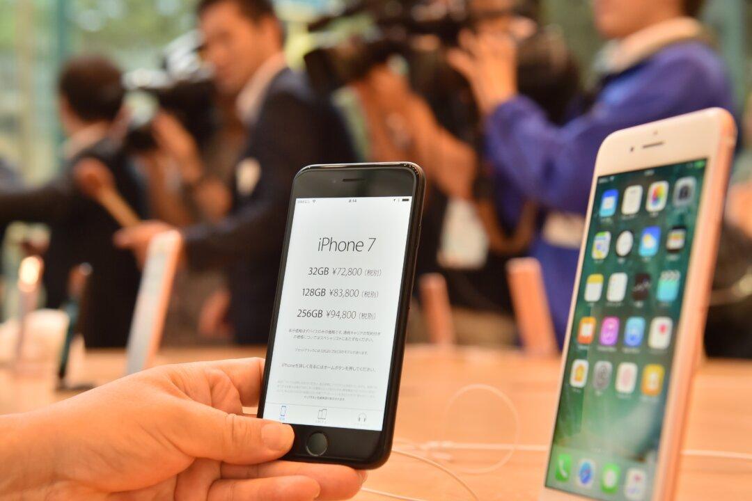 EXCLUSIVE: Russian Hackers Attacking 85 Major Companies Including Steam, Amazon, and Apple Pay