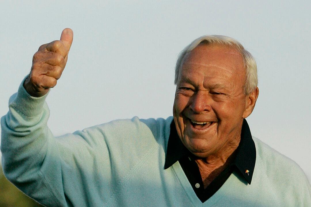Arnold Palmer, a Golfing King With Common Touch, Dies at 87