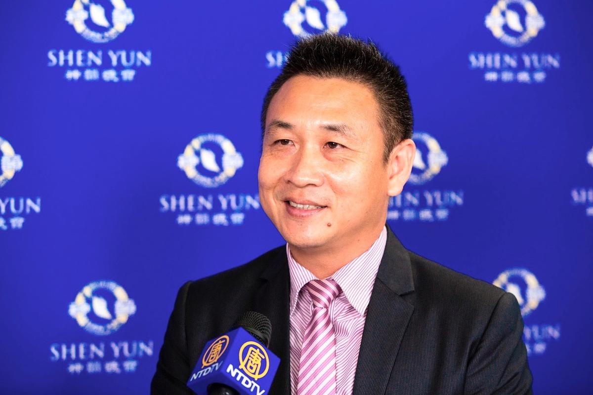 Taiwanese Folk Song Vocalist Enthralled by the Divinity in Shen Yun Symphony Orchestra