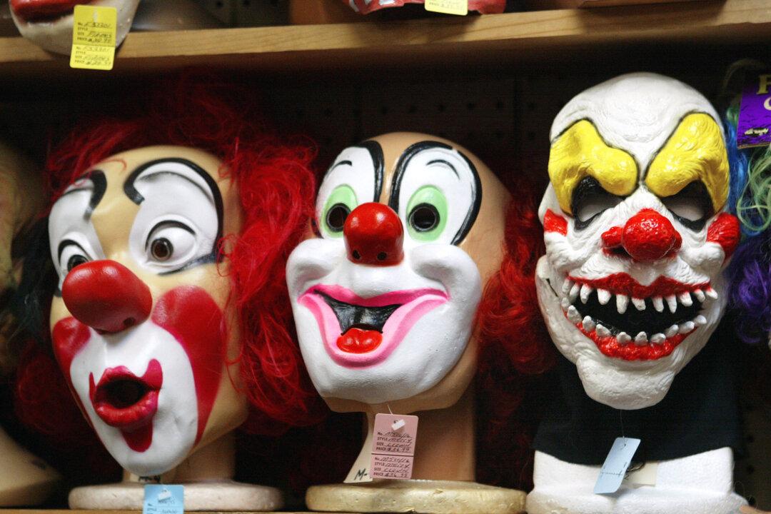 Knife-Wielding Clown Threatens New York City Subway Commuters