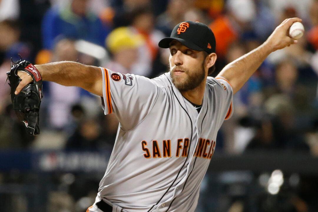 Bumgarner, Gillaspie Lead Giants Over Mets 3–0; Cubs Next