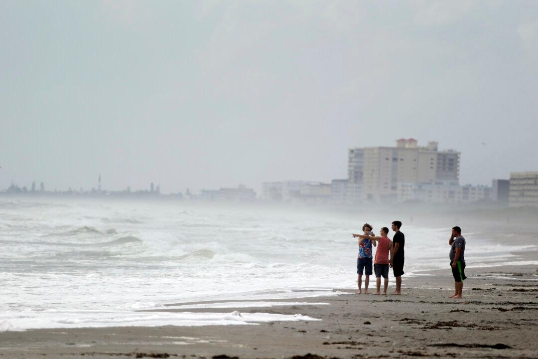 Hurricane Matthew Closes in on Florida With 140 Mph Winds