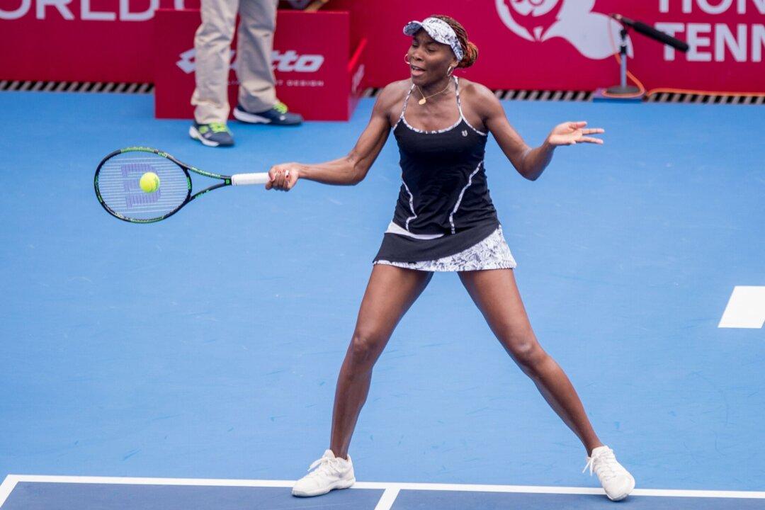 Venus Wows the Hong Kong Crowd