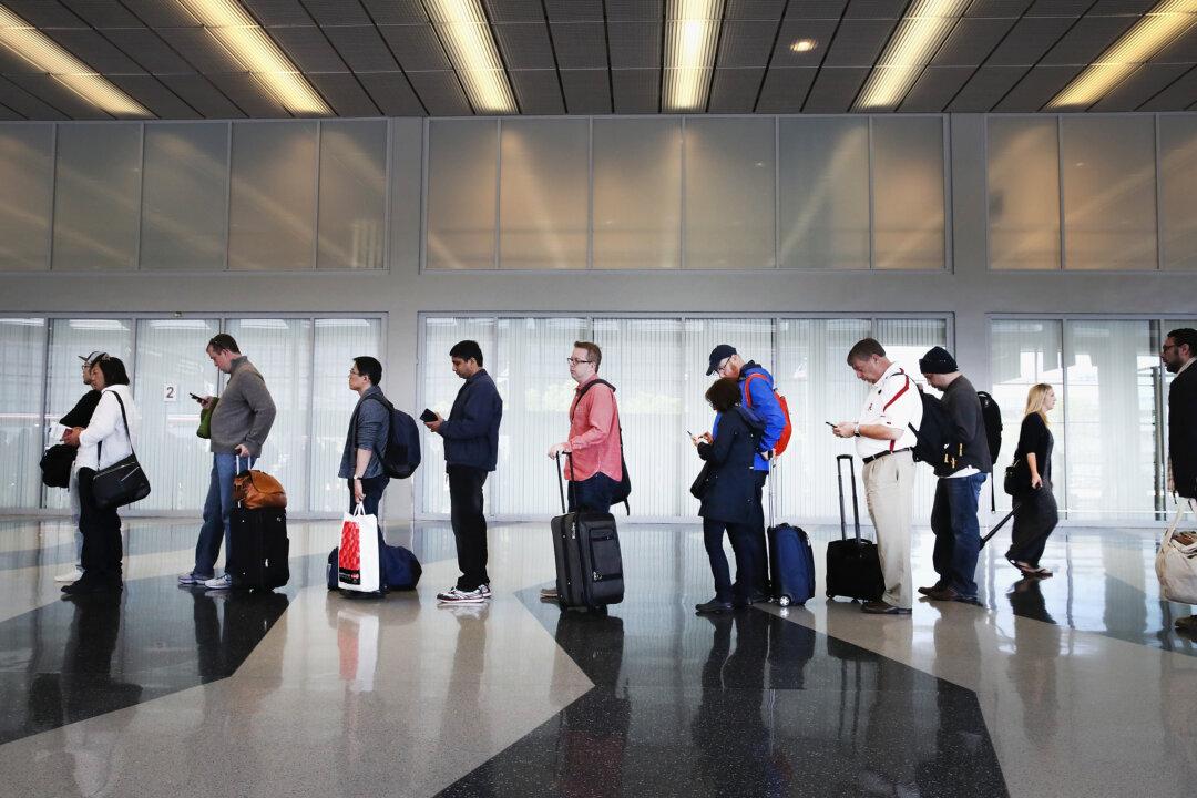 CDC to Require Airplane Personnel to Report ‘Unwell’ Travelers