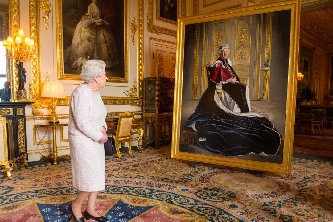 Report: Queen Elizabeth II Slated to ‘Invite Donald Trump to Britain’