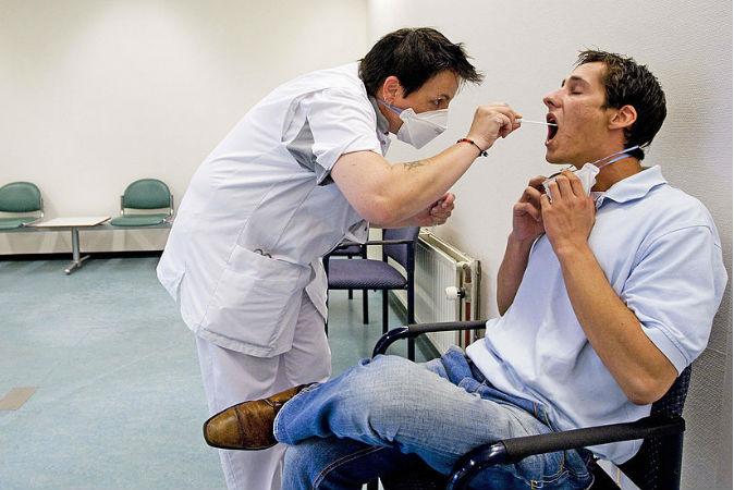 Migraine Sufferers Have More Nitrate-Reducing Microbes in Their Mouths