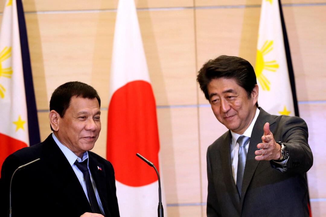 Philippine, Japanese Leaders Sign Military, Economic Deals