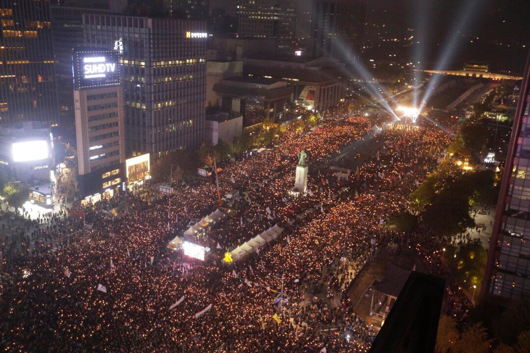 Tens of Thousands Call on South Korea’s President to Quit