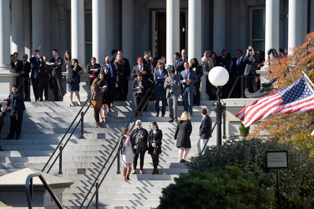 Trump Refuses to Let Journalists Cover First Meeting with Obama