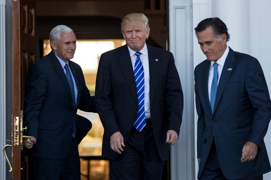 Report: Trump Transition Team Wants Mitt Romney to Apologize Publicly