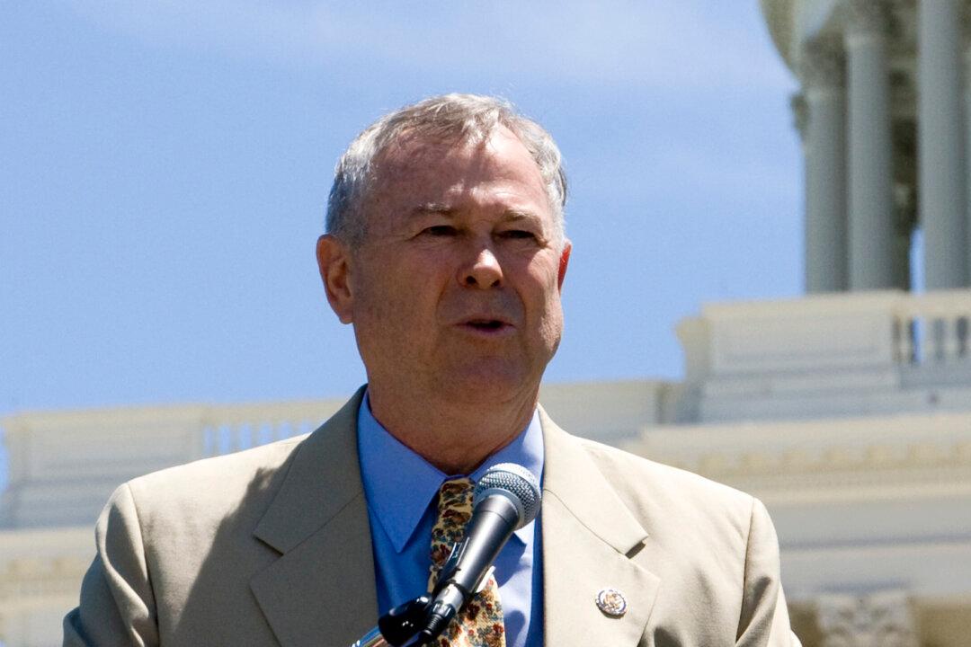 Mother of US Marines Recalls Rep. Rohrabacher’s Kind Gesture