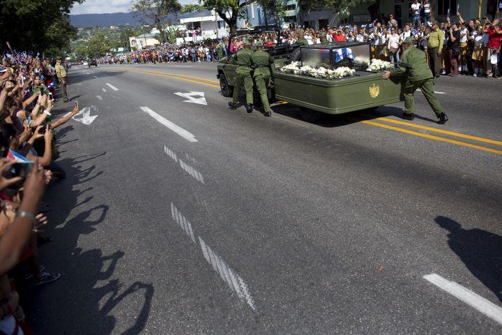 Photo: Jeep Carrying Castro’s Remains Breaks Down During Funeral