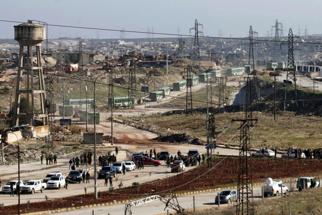 Syrian TV: Aleppo Evacuation Halted, Rebels Fired on Convoy