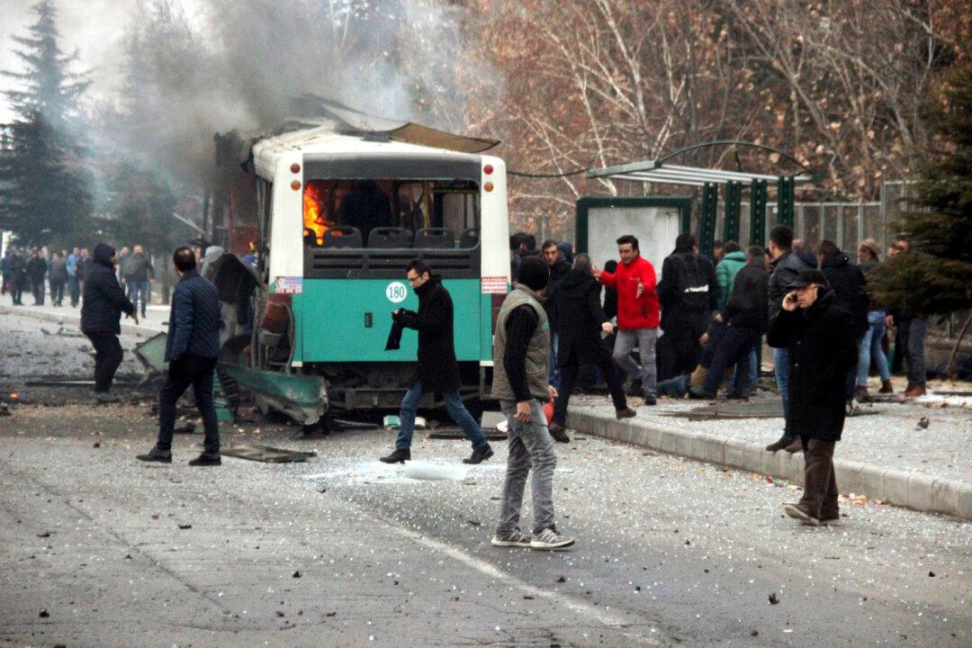 Car Bomb Kills 13 Turkish Commandos, Army Says