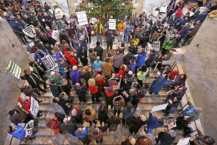 4 Washington Electors Pick Candidate Other Than Clinton