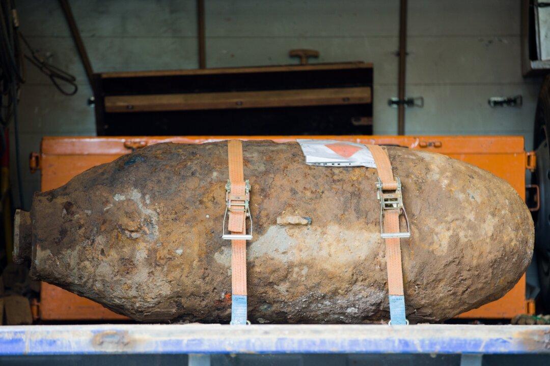 Germans Must Leave Home Xmas Morning as WWII Bomb Is Defused