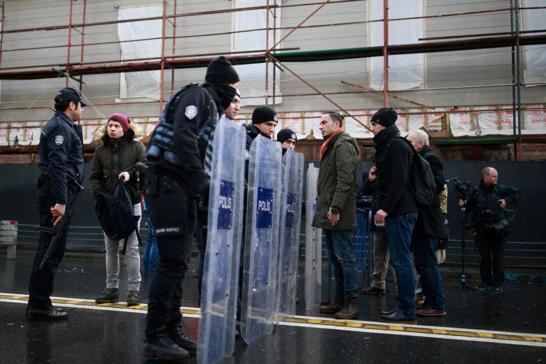 Suspect in Istanbul Club Attack Who Killed 39 Still at Large