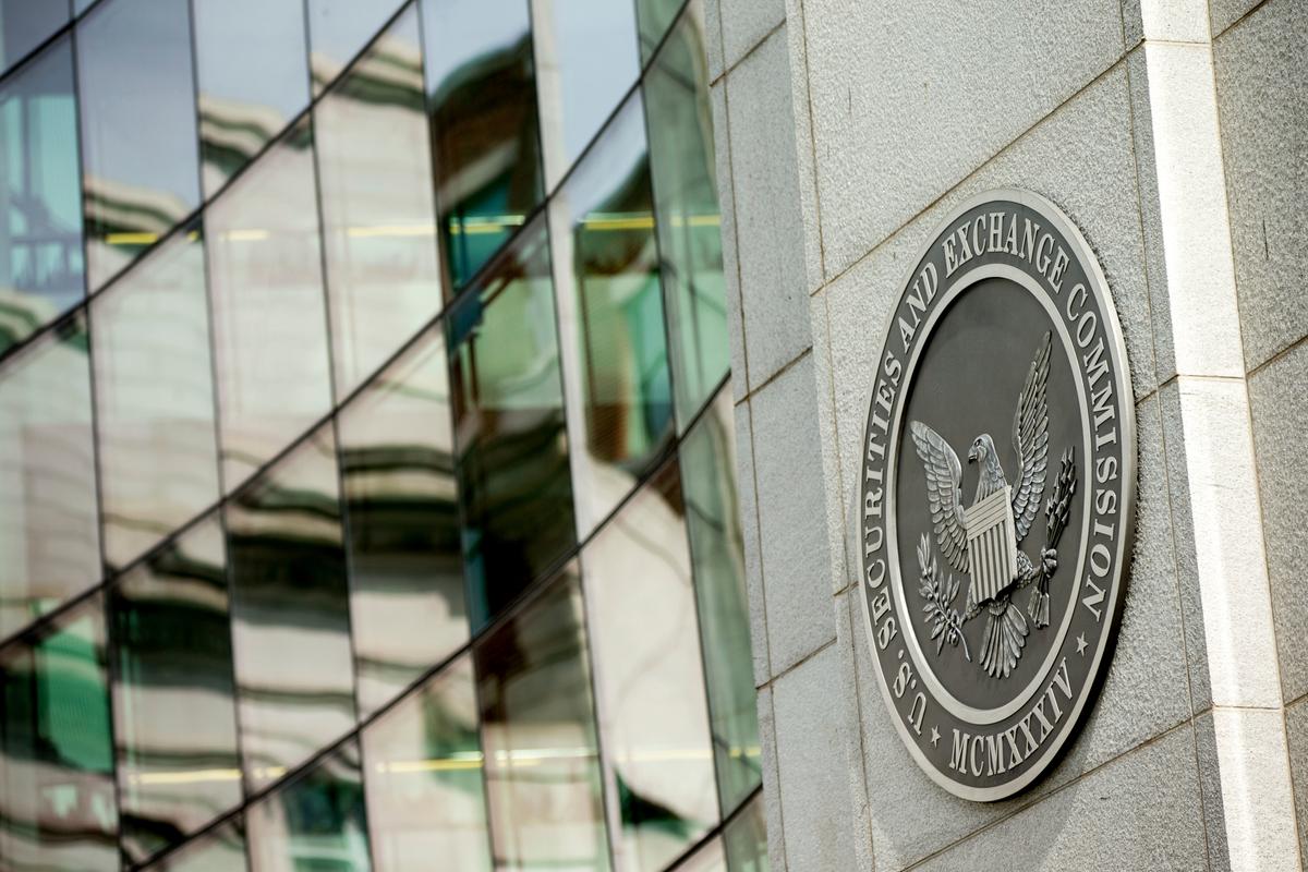Trump Names Wall Street Lawyer Clayton as SEC Chairman