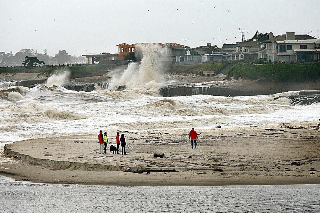 Northern California to Get Waves as High as 30 Feet