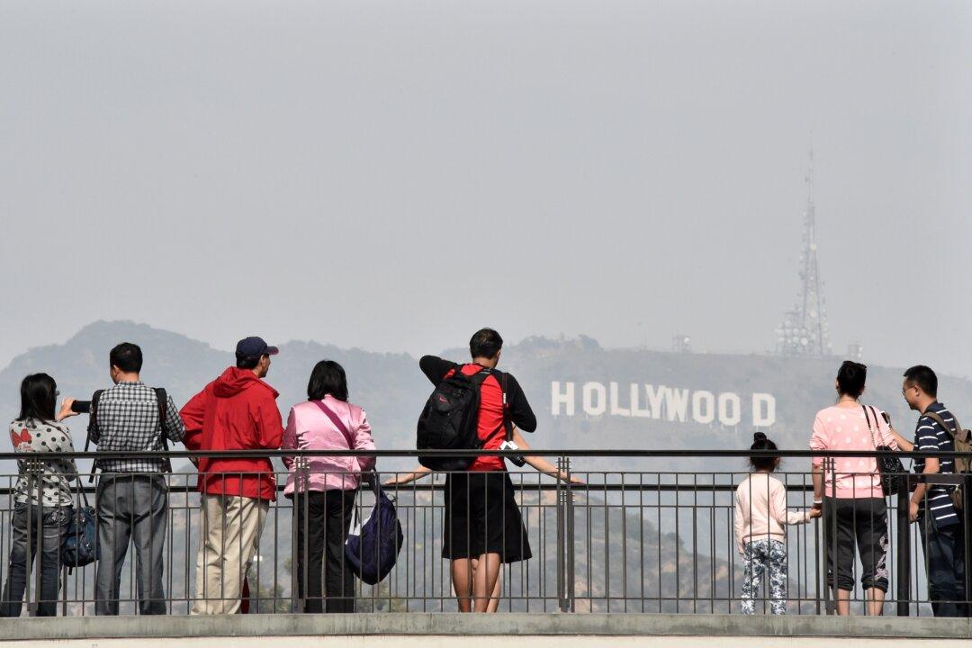 Record Number of Tourists Again Visit Los Angeles in 2016