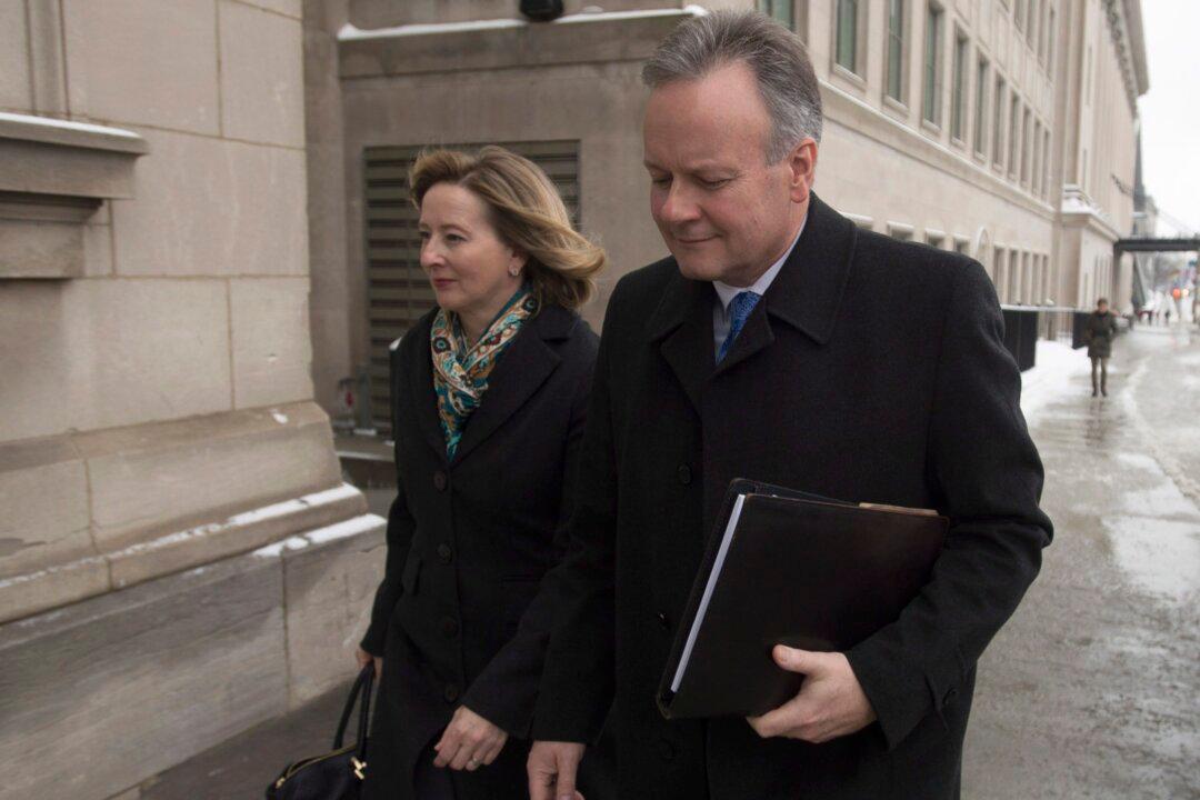 Impending US Tax Cuts Little Help to Canadian Economy, Says Bank of Canada