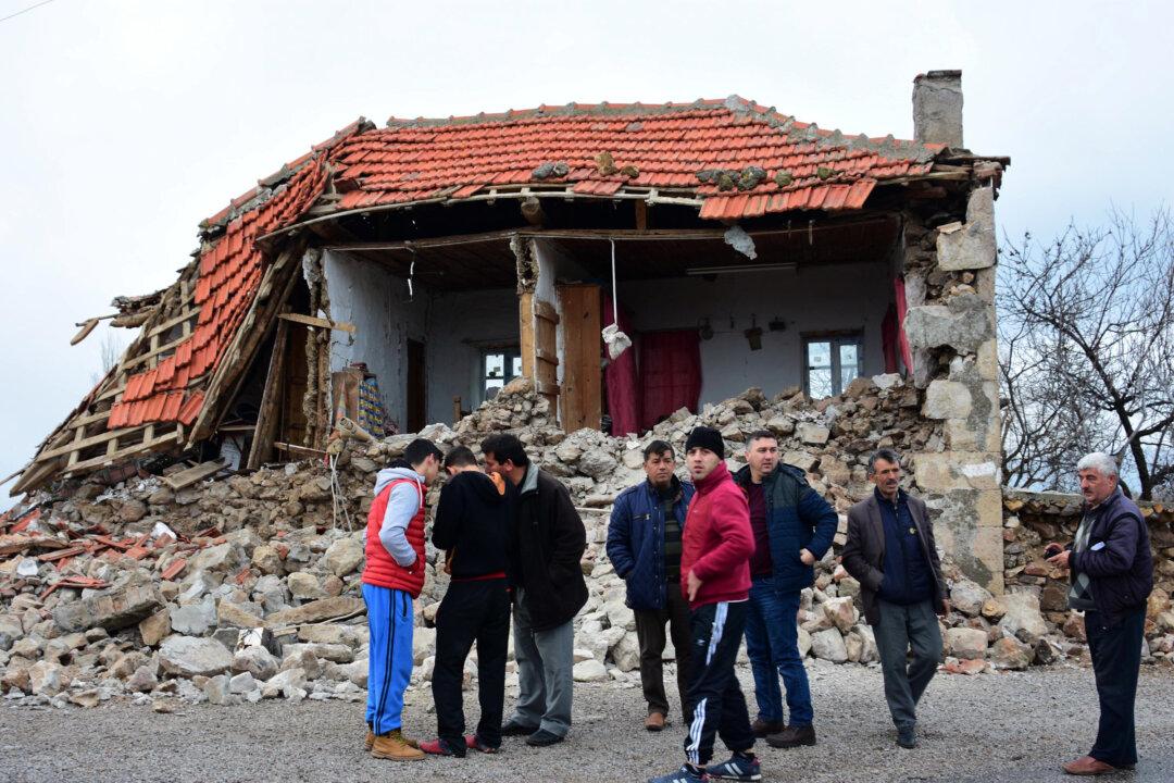 Turkey Hit by 2 Magnitude 5.3 Quakes; 11 Villages Damaged