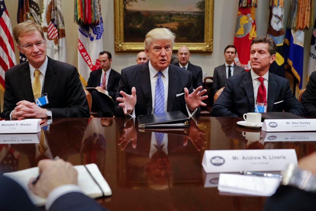 Trump Disbands Two Advisory Councils