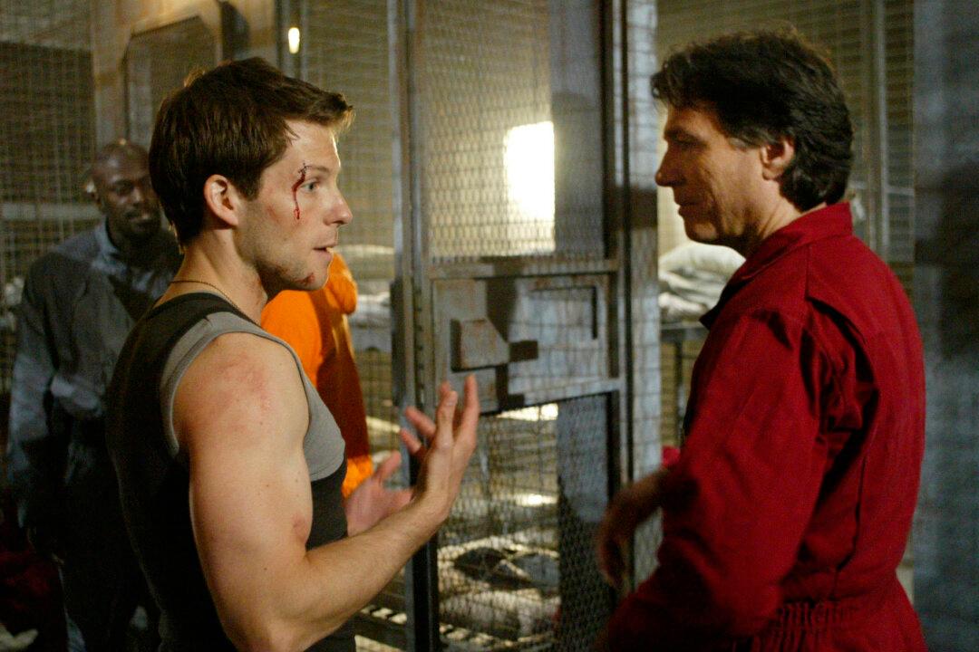 ‘Battlestar Galactica’ Star Richard Hatch Dies at 71