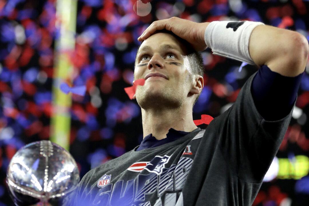Conspiracy Theories Abound After Ref Is Spotted Congratulating Tom Brady