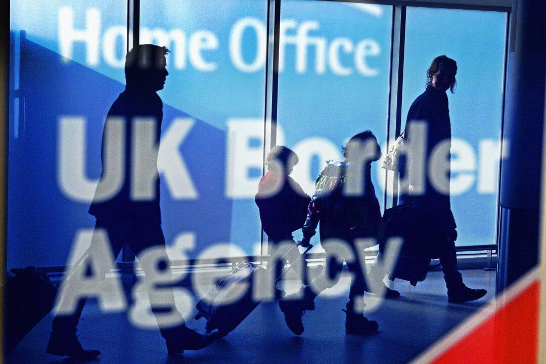 2.5 Million Residents in England and Wales Were Born Outside the UK in Past Decade: ONS