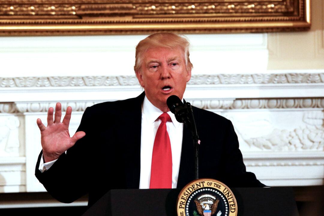 Trump Talks Restoring States’ Powers, Budget With Governors