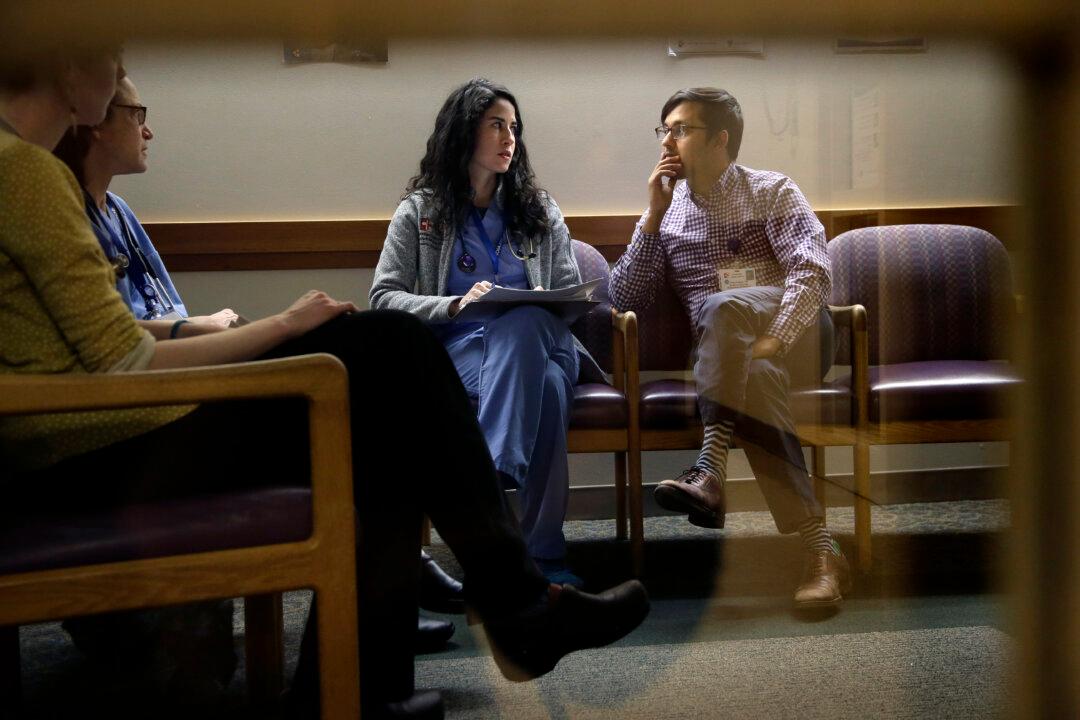 Rookie Docs Can Work Longer, 24-hour Shifts Under New Rules