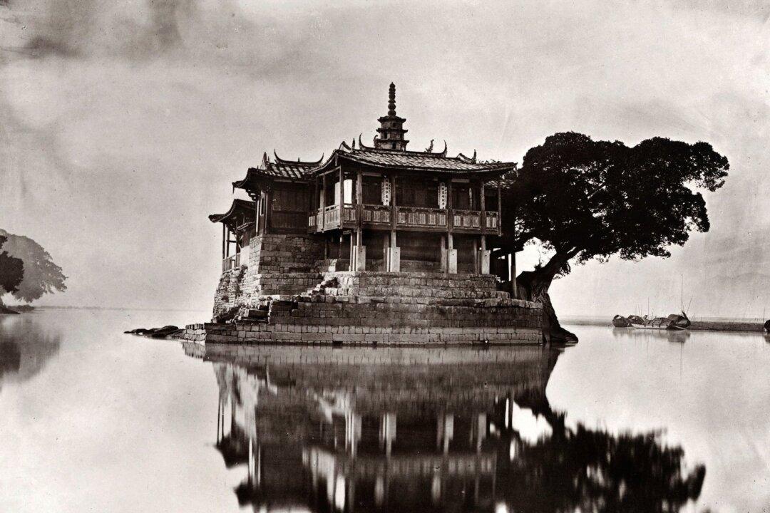 Glimpses of a Lost World Through Early Chinese Photography