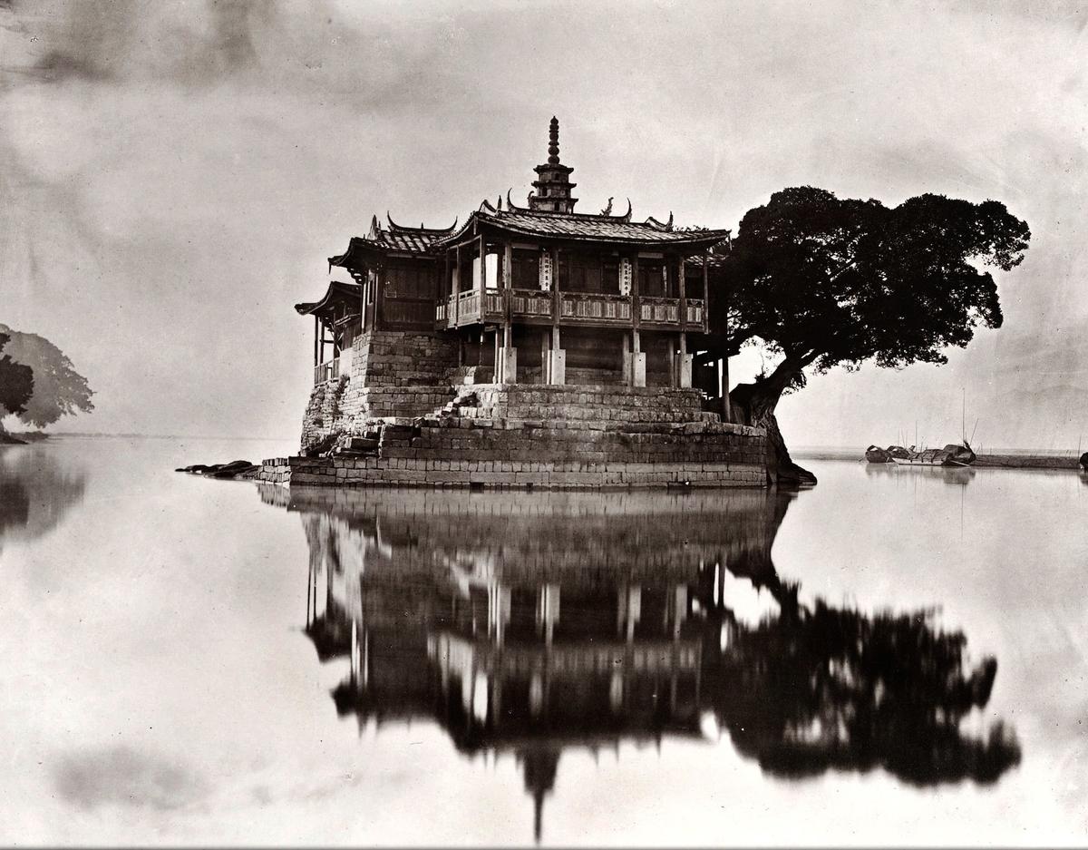 Glimpses of a Lost World Through Early Chinese Photography