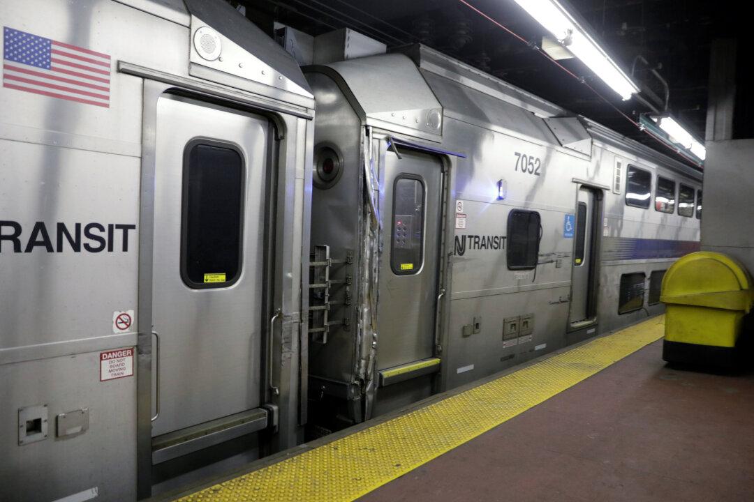 Rail Accident at NY’s Penn Station Snarls Rush Hour; Minor Injuries