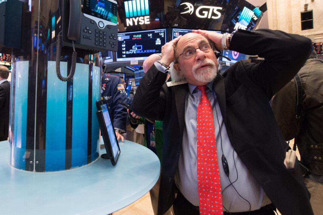 Dow Jones Drops 900 Points on Opening Bell as New COVID-19 Variant Roils Markets