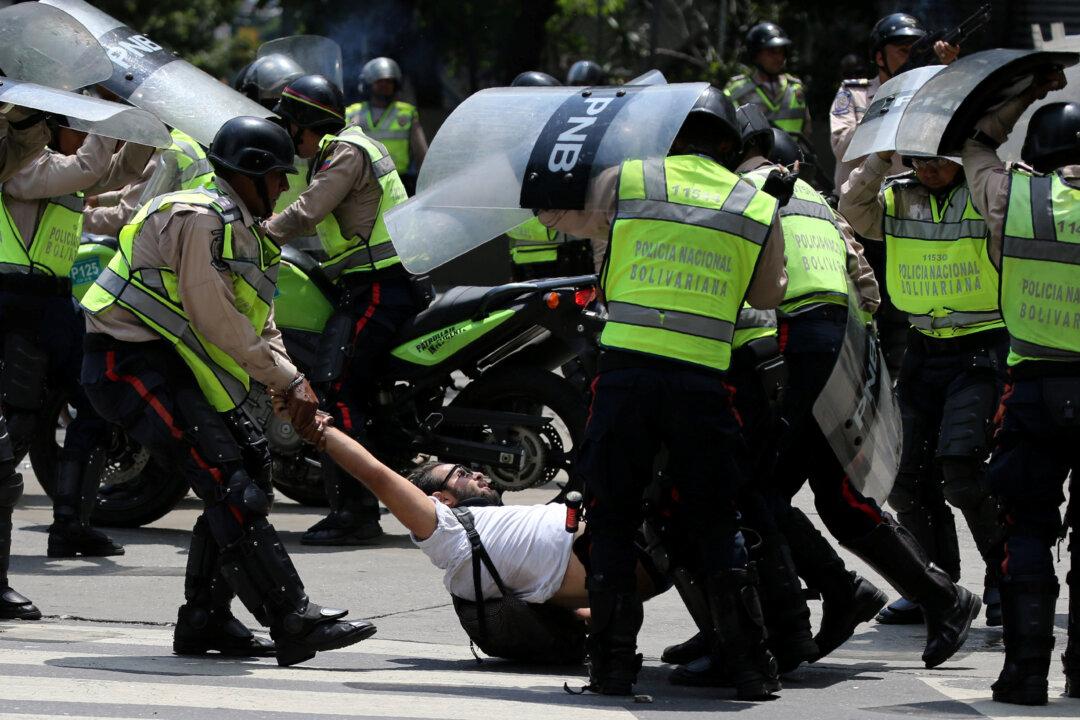 Venezuela’s Anti-Maduro Protestestors Take to the Streets Again