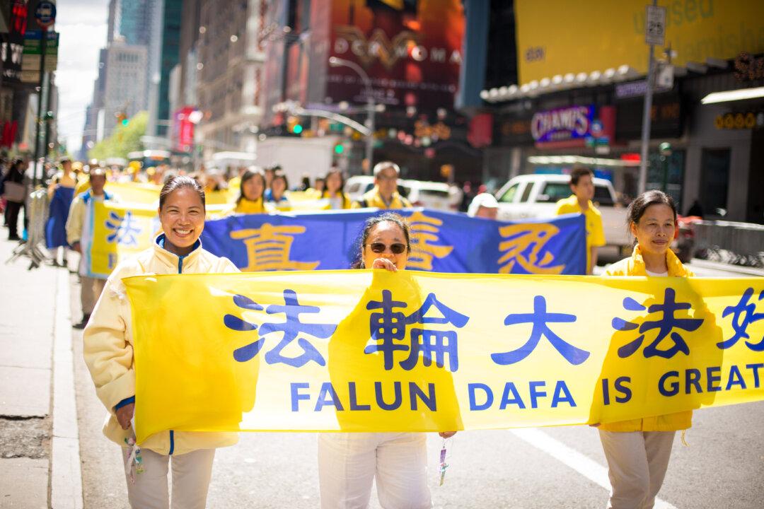 World Falun Dafa Day in New York Begins With Exercises, Musical Performances