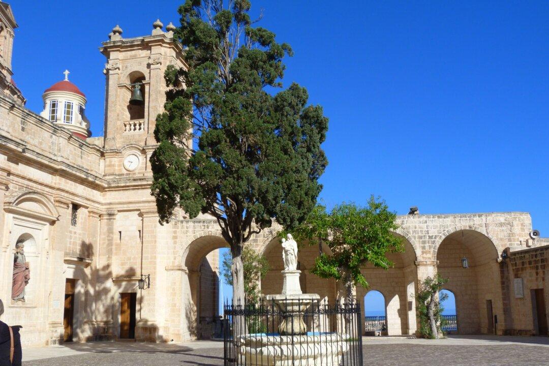 Malta: Sacred to the Gods