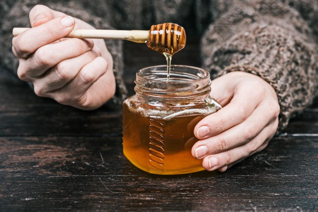 6 Vegan Alternatives to Honey