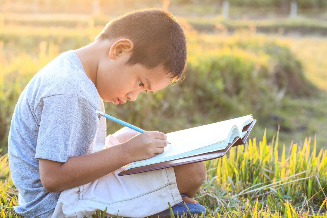 6 Reasons To Encourage Your Children to Keep a Summer Journal