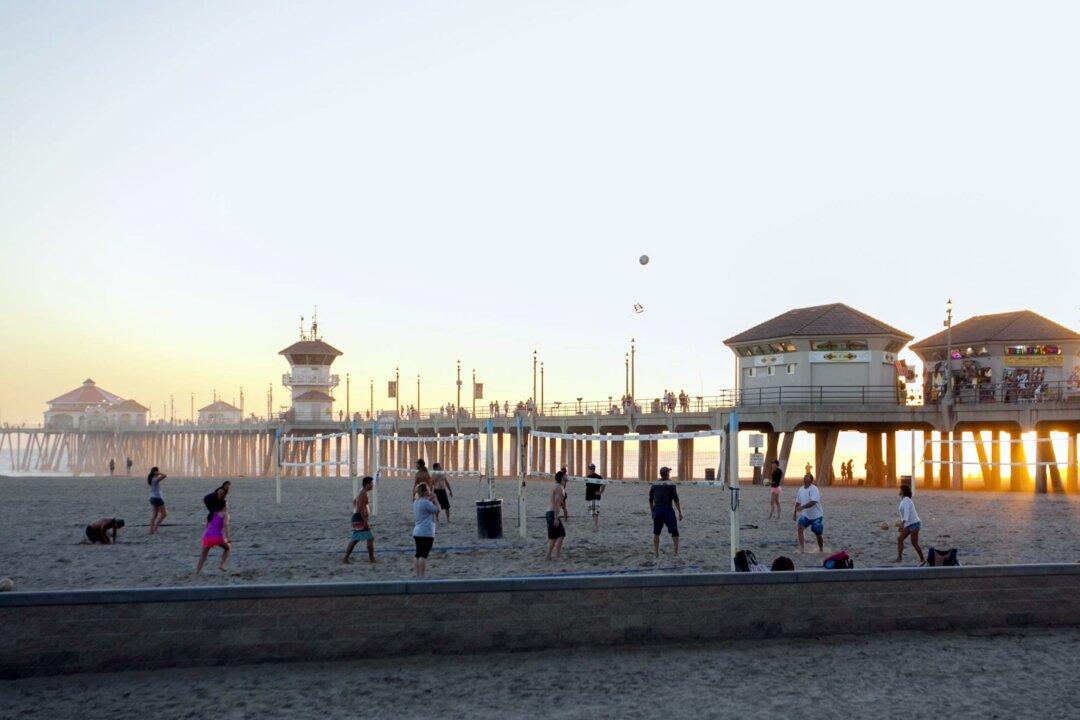 Man Dies Jumping From Huntington Beach Pier