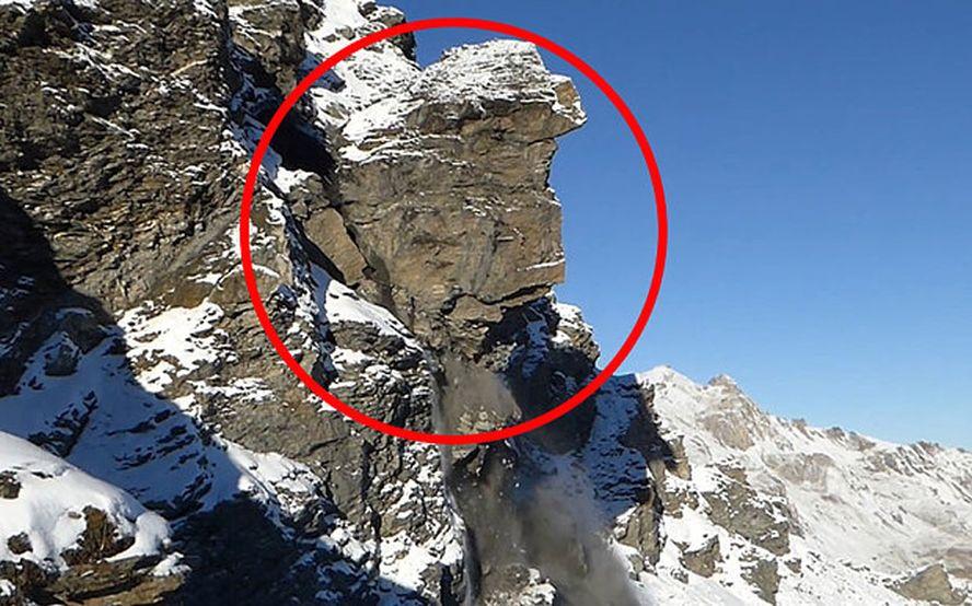 Side of a Mountain Collapses in Switzerland, Video Shows