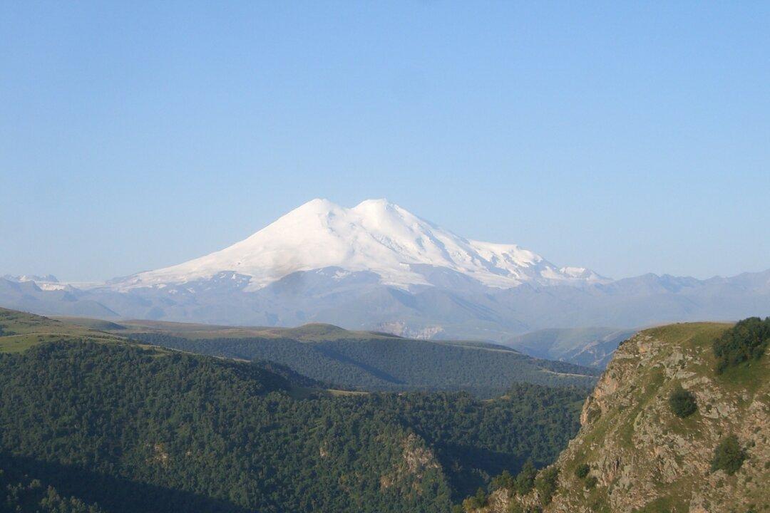 Colorado Police Officer Goes Missing on Russia’s Highest Mountain